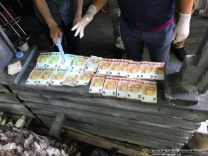 Начальник одного з відділів Чопського прикордонного загону вимагав гроші