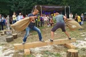На Черкащині ліпили горщики, варили борщі, гуляли весілля...