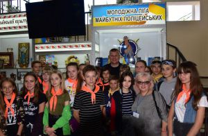 Юні донеччани «зачекінилися» з копами