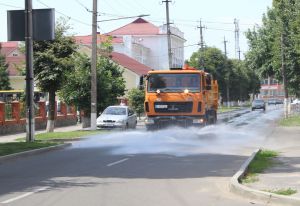 На поливання вулиць Гадяча бракує коштів?