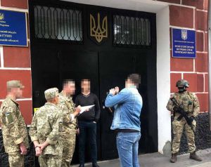 На хабарі спіймали начальника слідчого відділення поліції