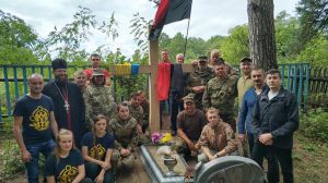 У могилу застромлювали вила, щоб мститися й мертвому