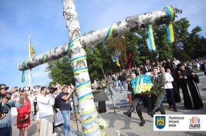 На Личаківському кладовищі дякували Героям, вклонялися живим
