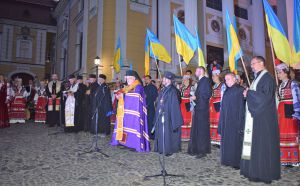 В Ужгороді привітали першими у храмі на світанку