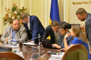 Новообрані депутати тренувалися голосувати і формували порядок денний