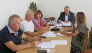 Місцеві громади мають заробляти, а не просити