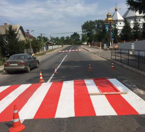 На Прикарпатті оновили пішохідні переходи для безпеки учнів