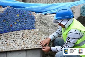 У Львові відновлюють мозаїку Володимира Патика