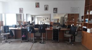 У Підволочиській громаді діє соціальна перукарня