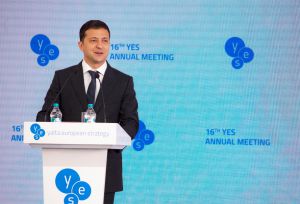 Для щастя українцям потрібно подолати ворогів — війну, бідність, корупцію та заздрість