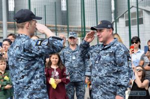 Звільнені з російського полону моряки повернулися до рідного міста