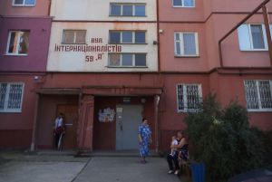 Мешканці Сум разом із новими квартирами одержали старі ліфти