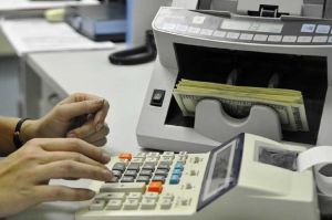 У Тернополі касирка банку обкрадала студентів