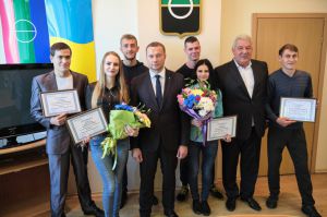 У Бахмуті ключі від квартир вручили сиротам