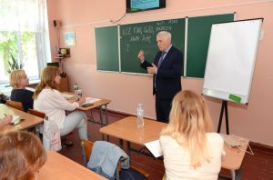 Педагог із села Чорнотичі отримав сто тисяч