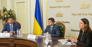 У пошуках позицій, які об’єднають країну  в територіальному та громадському вимірах