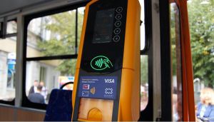 У Луцьку впроваджується безготівкова система оплати проїзду