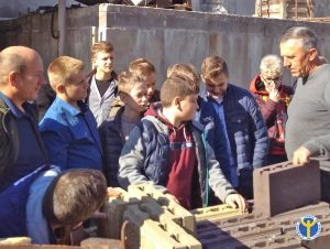 Восьмикласники Тернопільщини дізналися, як виготовляють будівельні блоки
