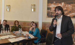 Парламент має бути прикладом відкритості