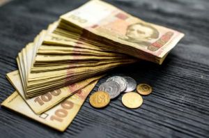 Профспілки вимагають залишити надбавки і доплати педагогам