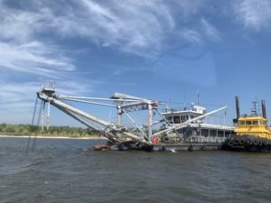 «Скіф» вгризається у морське дно на підхідному каналі Білгород-Дністровського морського торговельного порту