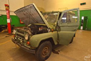 Рівненські атомники ремонтують автівки для захисників