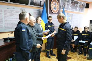 У Дніпрі рятувальникам вручили сертифікати від НАТО