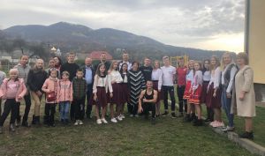 На подвір’ї Луківської школи брати Станко відкрили ігровий майданчик