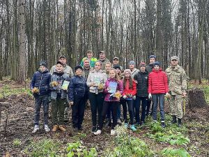 У Залозецькому лісництві школярі садили ліс