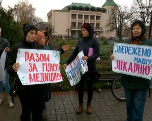 Поліцейські «вибивають» зарплату лікарям у Недригайлові