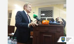 Садового звинувачують у зловживанні при продажу землі