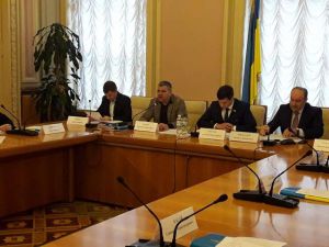 Чи була корупція під час закупівлі футбольних полів зі штучним покриттям?
