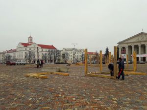 Головну ялинку Чернігова вже встановлюють