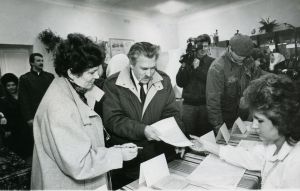 «Не думайте, що це ваші кроки.  Це вже хода історії»