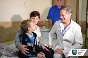 У Львові оперує професор Клаус Екснер