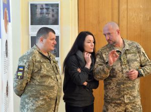 Два погляди на лінії вогню
