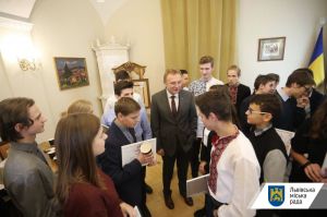 Львівський міський голова преміював учнів