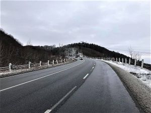 На Івано-Франківщині горнуть сніги через перевали 