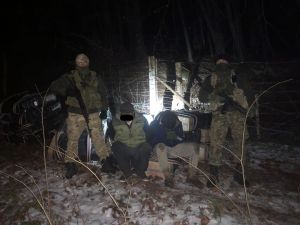 Прикордонники Чернівецького загону вилучили контрабандні цигарки