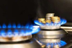 На пальне ціни не падають, і газу у сховищах поменшало