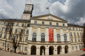 Паперове переселення лікарень Львова