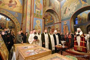 Двадцять тисяч освячених ікон Пресвятої Покрови передадуть бійцям