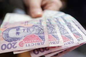 Зарплати зростають, а економічна спроможність низька