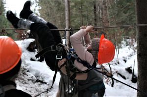 На Прикарпатті навчали рятуватися та допомагати вижити іншим