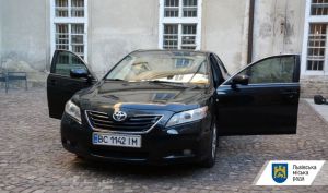 Службовий автомобіль Андрія Садового продали з аукціону за 220 тис. грн