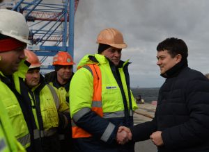 Глава парламенту високо оцінив працю портових докерів