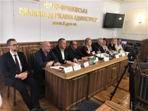 Перекроюють громади Прикарпаття проти їх волі