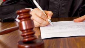 Кіровоградського депутата судитимуть за підозрою у вимаганні хабара 