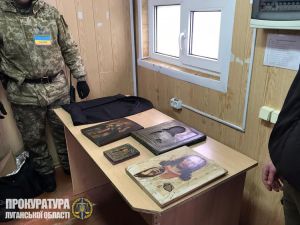 Старовинні ікони  залишаться вдома