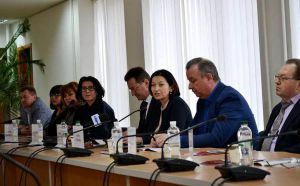 Не відмовляючись від Європи, але цінуючи своє